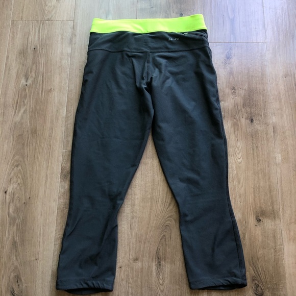 NIKE Dri-Fit cropped pants - Picture 3 of 6